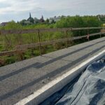 24.04.2025 Układanie izolacji na chodniku4