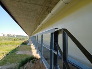 13.08.2025 Widok pod kapami chodnikowymi