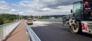 Układanie warstwy ścieralnej1